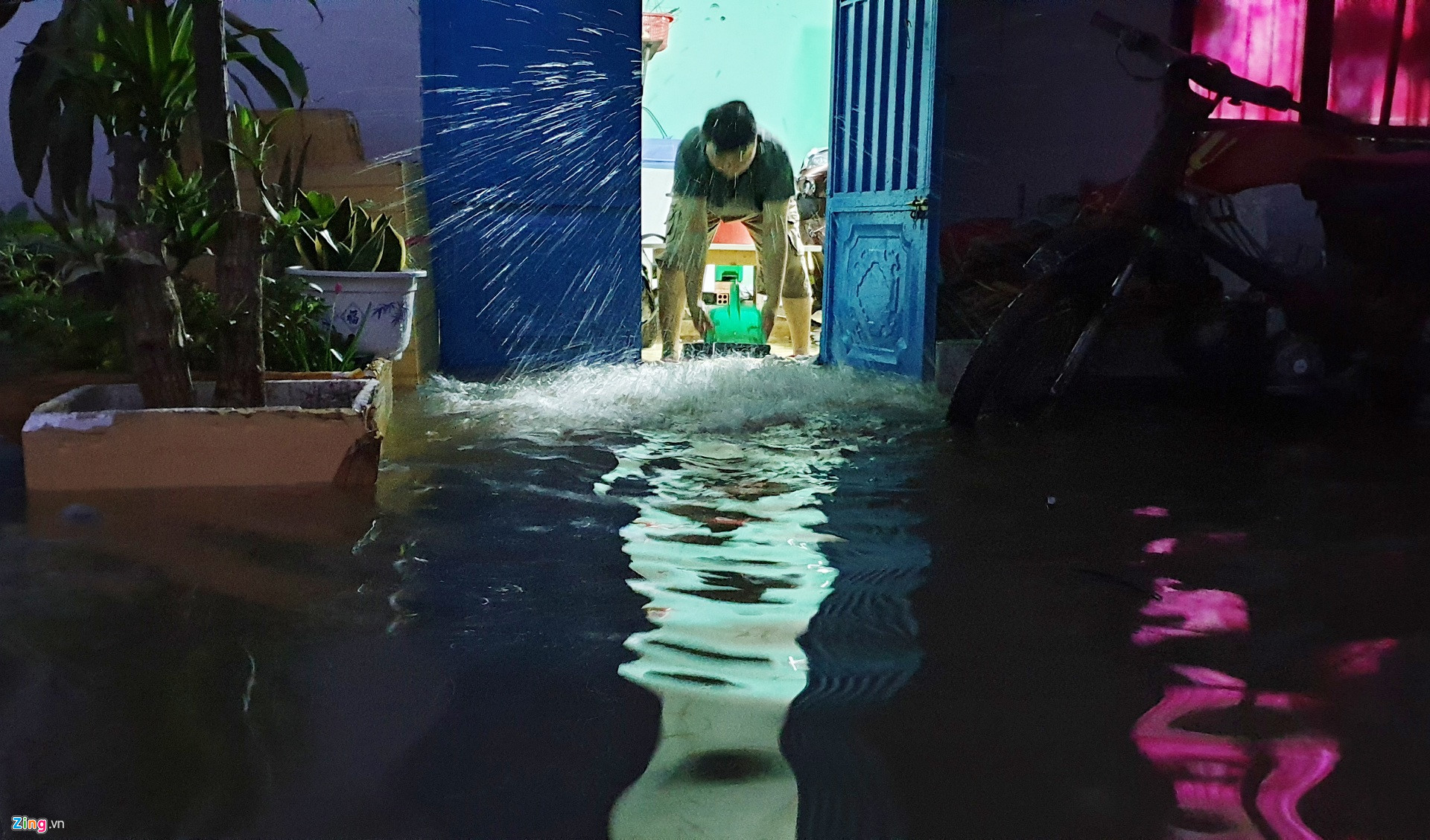 Người Sài Gòn mất ngủ, trắng đêm canh triều cường