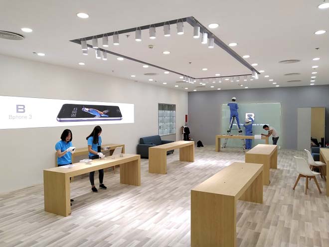 CHÍNH THỨC: BKAV mở showroom trải nghiệm, người dùng đã có thể sờ tận tay Bphone 3