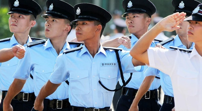 Cảnh sát Hong Kong truy tìm sĩ quan đội mũ ngược