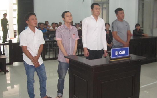 Đánh chết người vì mâu thuẫn đội mũ khi ăn giỗ