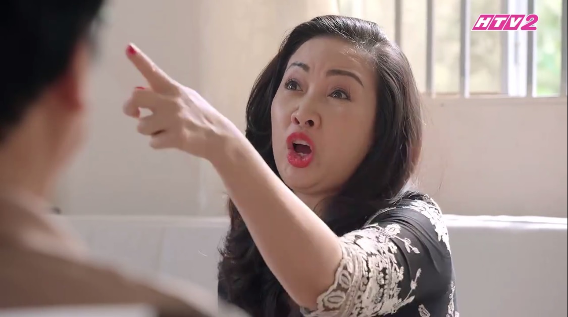 Không ăn được thì đạp đổ, mẹ Công chạy đến tận nhà bà Mai mắng Hương ngoại tình