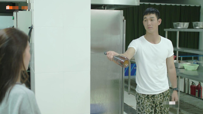 Phim Hậu Duệ Mặt Trời tập 11-12: Cuối cùng thì Đại úy cũng được hôn bác sĩ...trong nhà ăn