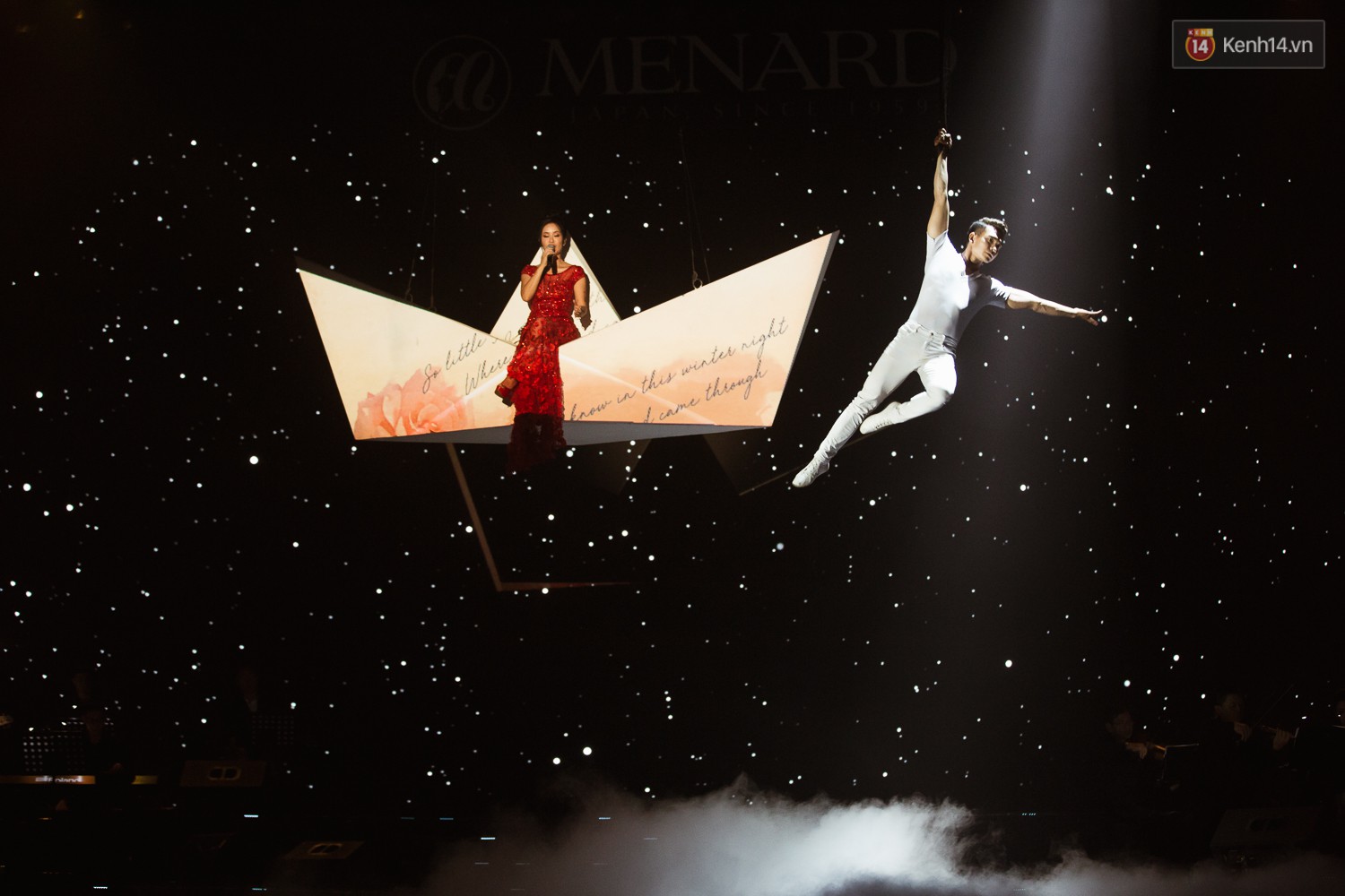 Linh Nga và Hoa hậu Hoàn vũ 2007 Riyo Mori phối hợp điêu luyện trên sân khấu Em Mơ chỉ sau 3 ngày luyện tập