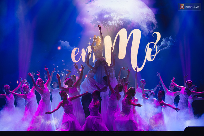 Linh Nga và Hoa hậu Hoàn vũ 2007 Riyo Mori phối hợp điêu luyện trên sân khấu Em Mơ chỉ sau 3 ngày luyện tập