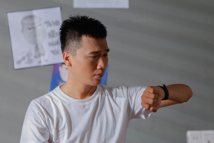 Chán diễn, Xuân Nghị đổi nghề đi ..rap và tung MV mới