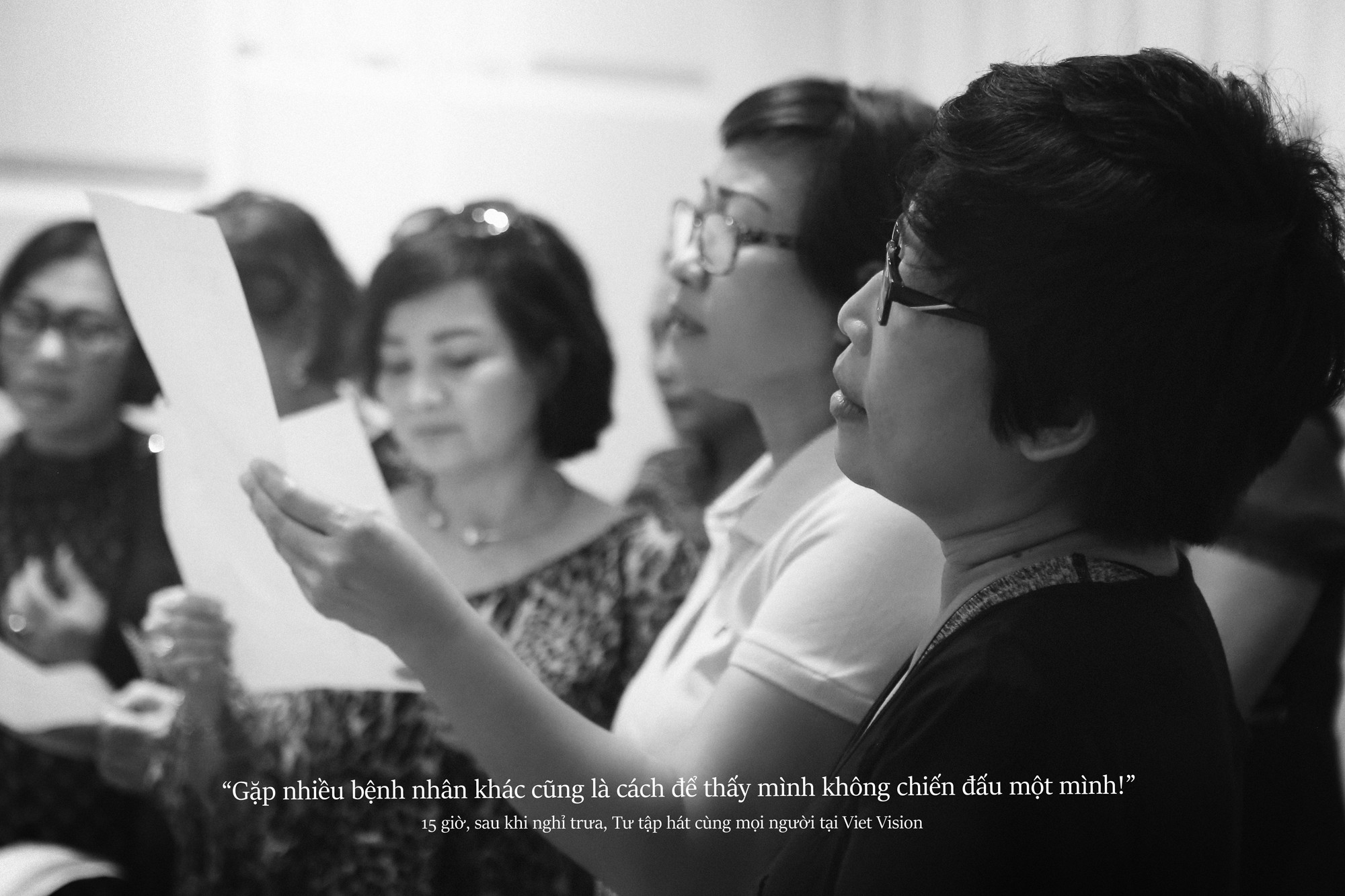 24 giờ của Tư: Bộ ảnh xúc động về người mẹ đơn thân chiến đấu với căn bệnh ung thư cùng cô con gái 12 tuổi