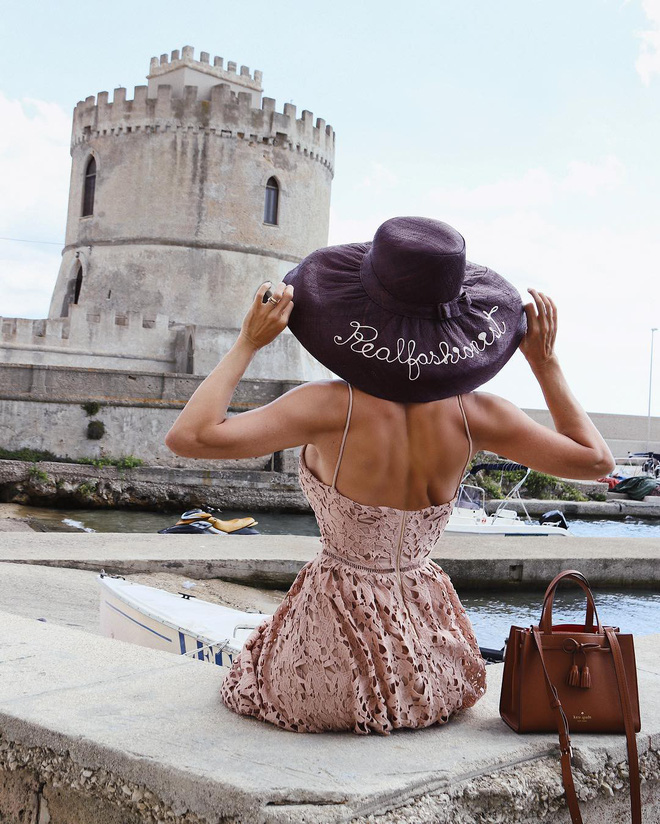 Bà ngoại U50 gây choáng MXH với vẻ ngoài trẻ trung, xinh đẹp bất chấp tuổi tác