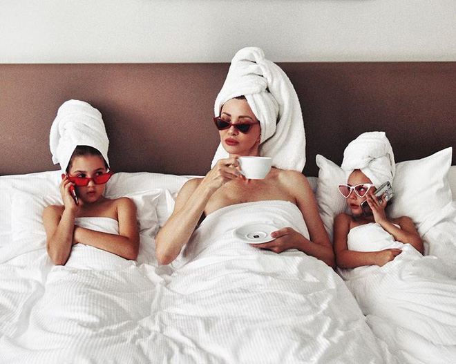 Bà ngoại U50 gây choáng MXH với vẻ ngoài trẻ trung, xinh đẹp bất chấp tuổi tác