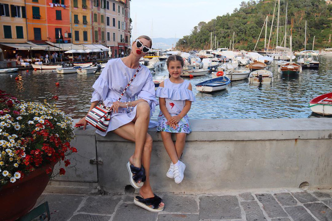 Bà ngoại U50 gây choáng MXH với vẻ ngoài trẻ trung, xinh đẹp bất chấp tuổi tác