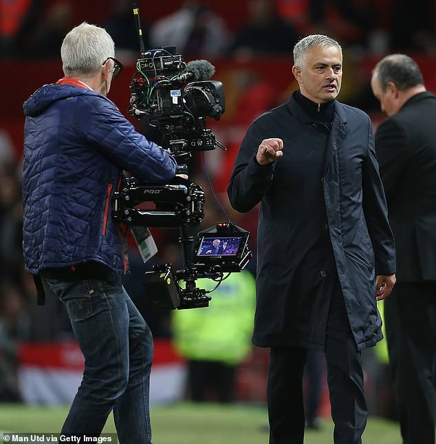 LĐBĐ Anh mở cuộc điều tra hành vi của Mourinho ở trận gặp Newcastle