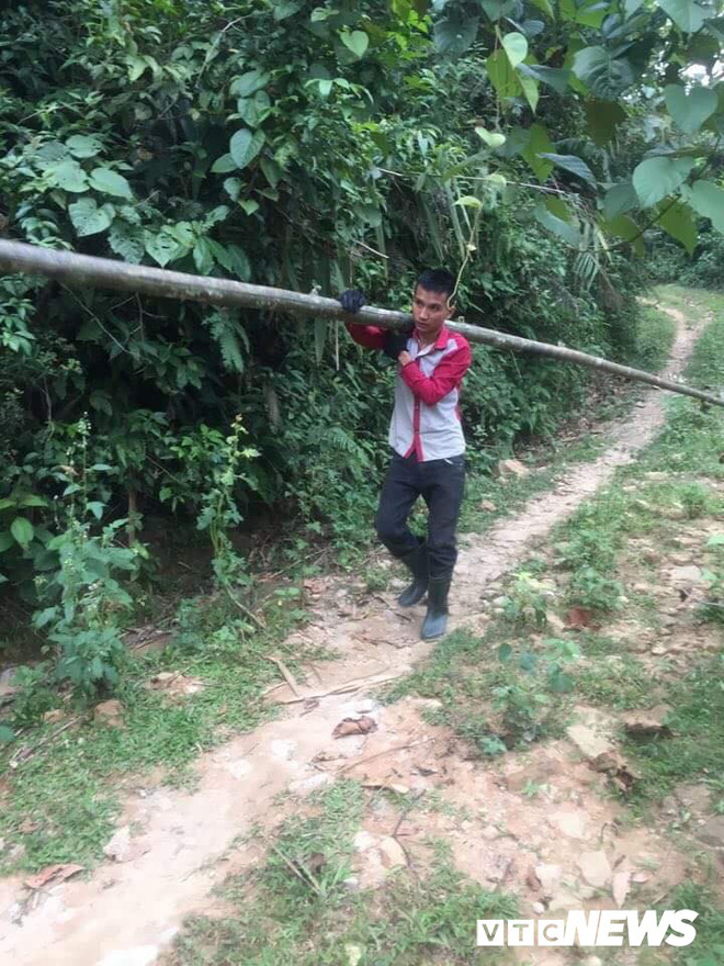 Nam sinh bị trường Sỹ quan Thông tin trả về địa phương được 2 doanh nghiệp nhận đỡ đầu