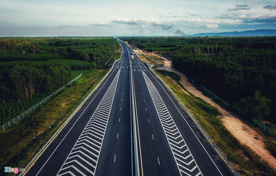 Ổ gà, ổ trâu chi chít trên cao tốc 34.000 tỷ Đà Nẵng - Quảng Ngãi