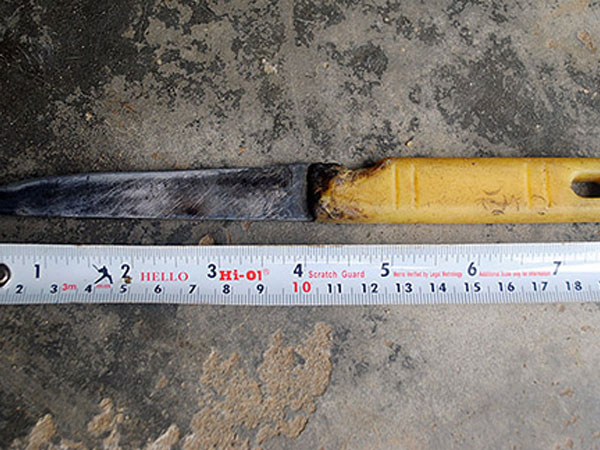 Thiếu niên cướp tiền của cụ bà, mang 500.000 đồng đưa mẹ