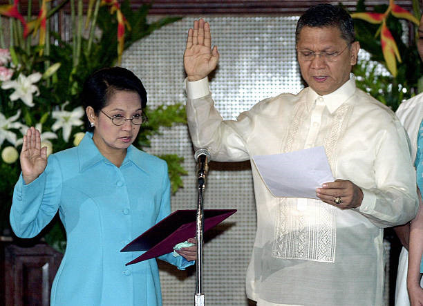 Nếu Tổng thống Duterte từ chức vì bệnh tình, ai sẽ kế nhiệm?