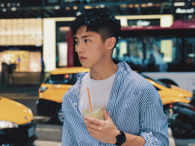 Chủ shop hoa bị nhầm là Idol vì đã điển trai lại còn có cơ bụng 6 múi