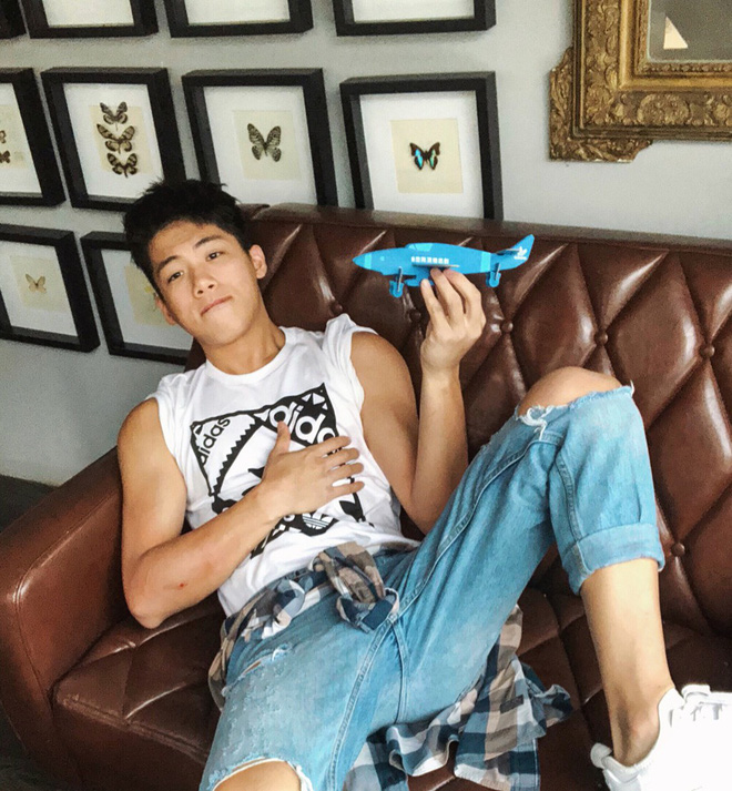 Chủ shop hoa bị nhầm là Idol vì đã điển trai lại còn có cơ bụng 6 múi Chủ shop hoa bị nhầm là Idol vì đã điển trai lại còn có cơ bụng 6 múi