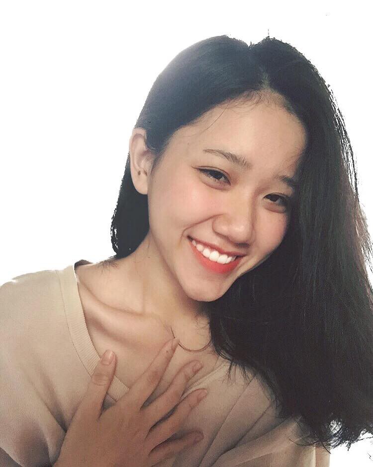 Vô tình chụp trúng gái xinh không chỉ mà 1 mà đến 2 lần, chàng trai có thêm em gái mưa đúng nghĩa đen