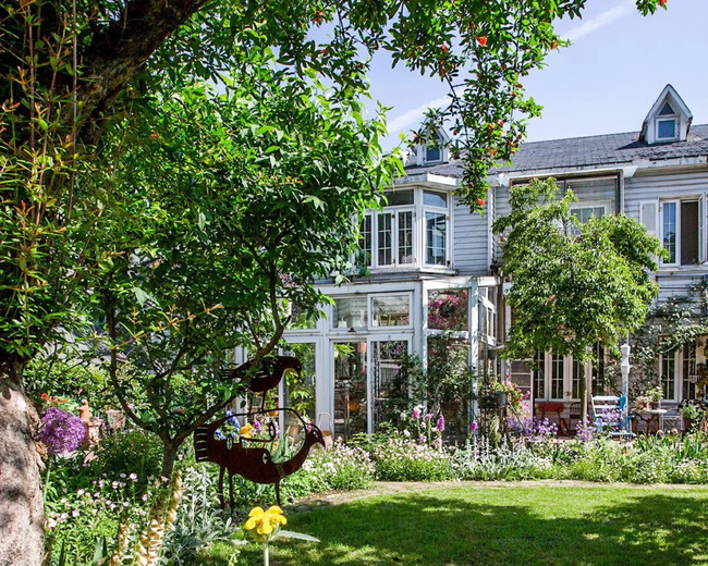 Khu vườn rộng 5000m² đẹp như cổ tích được cải tạo từ bãi đất hoang của người đàn ông 70 tuổi