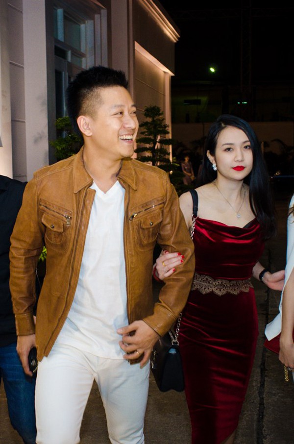 Người vợ khiến Tuấn Hưng mỉm cười sau giọt nước mắt cay đắng vì bị hủy show phút chót