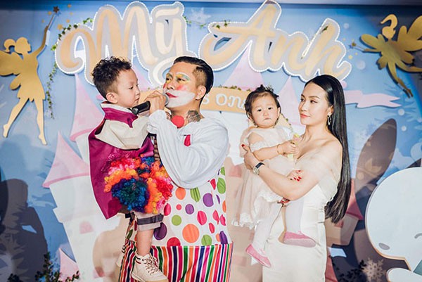 Người vợ khiến Tuấn Hưng mỉm cười sau giọt nước mắt cay đắng vì bị hủy show phút chót