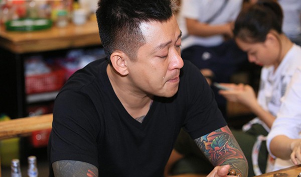 Người vợ khiến Tuấn Hưng mỉm cười sau giọt nước mắt cay đắng vì bị hủy show phút chót