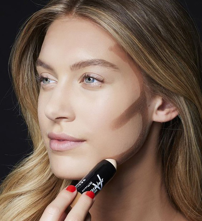 7 tuyệt chiêu trang điểm tưởng khó mà dễ có thể giúp khuôn mặt chị em trở nên thanh thoát, nhỏ gọn ngay tức khắc