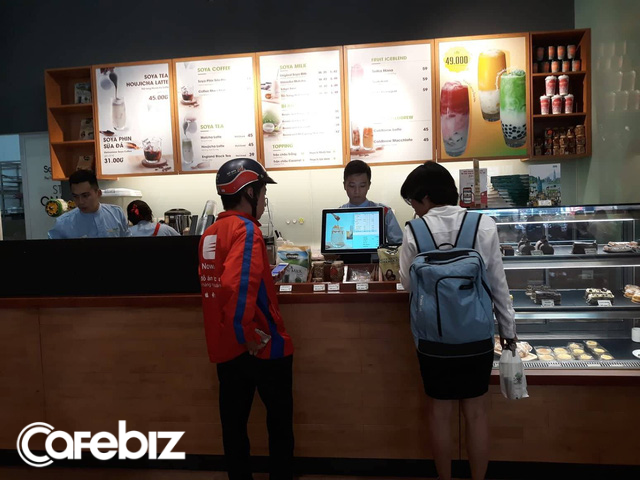 Từ việc The Coffee House nhận vài nghìn đơn hàng online mỗi ngày đến cuộc chiến đẫm máu trên thị trường giao đồ ăn của GrabFood, Now và Lala