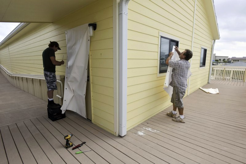 Bão Michael mạnh thêm 1 cấp, thống đốc Mỹ cảnh báo cơn bão quái vật