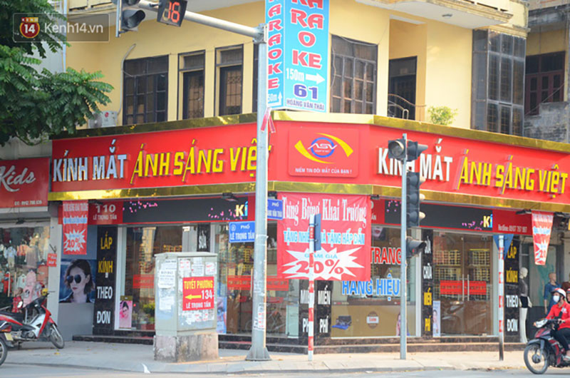 Tuyến phố kiểu mẫu đầu tiên ở Hà Nội thất bại sau 2 năm thử nghiệm đồng phục biển hiệu