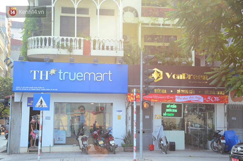 Tuyến phố kiểu mẫu đầu tiên ở Hà Nội thất bại sau 2 năm thử nghiệm đồng phục biển hiệu