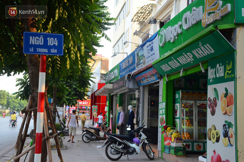 Tuyến phố kiểu mẫu đầu tiên ở Hà Nội thất bại sau 2 năm thử nghiệm đồng phục biển hiệu