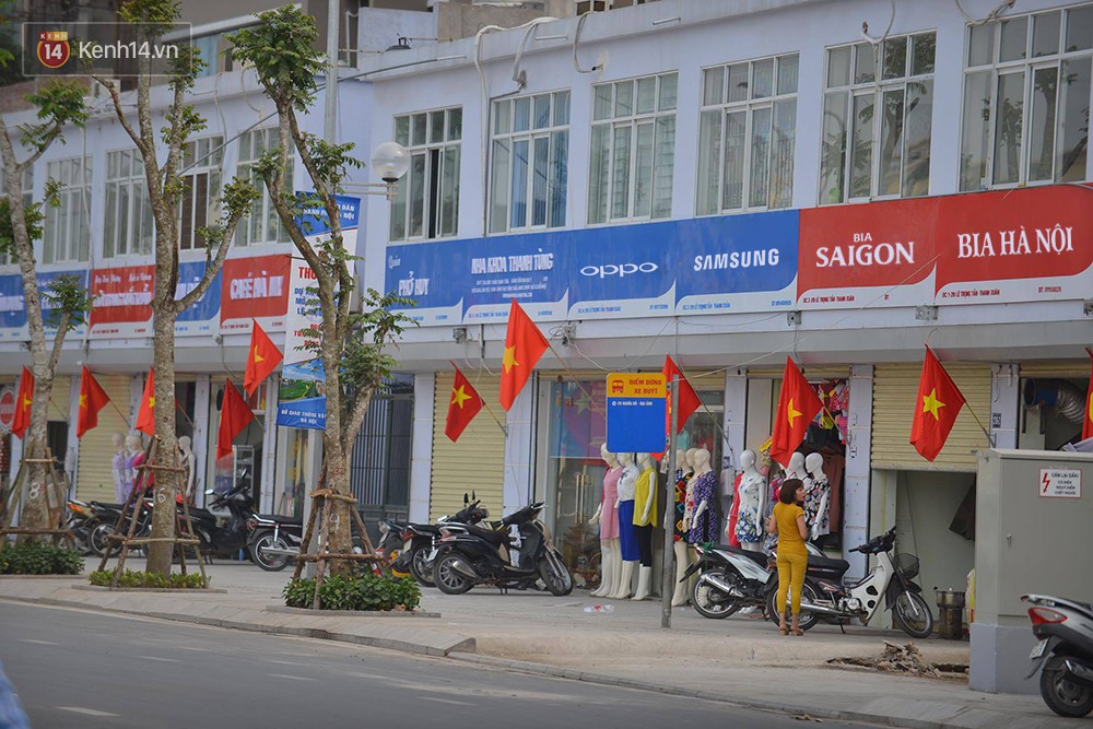 Tuyến phố kiểu mẫu đầu tiên ở Hà Nội thất bại sau 2 năm thử nghiệm đồng phục biển hiệu