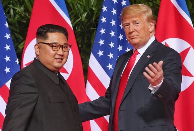 Ông Trump úp mở về khả năng gặp ông Kim tại khu nghỉ dưỡng Mỹ