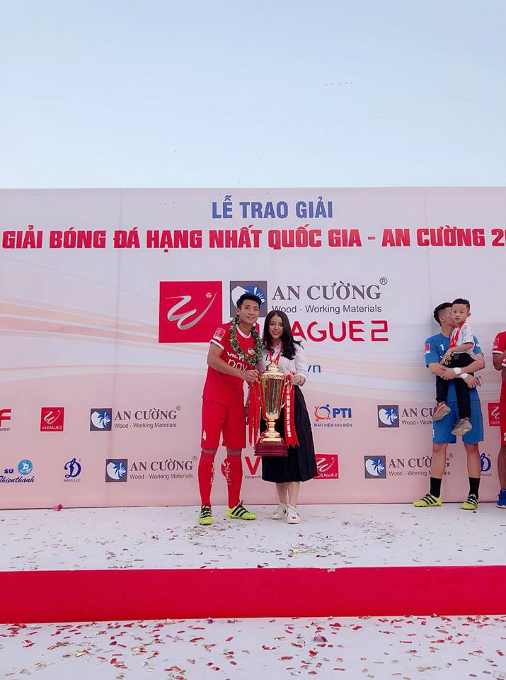 Bùi Tiến Dũng và chuyện công khai bạn gái sau 2 tháng dính tin đồn