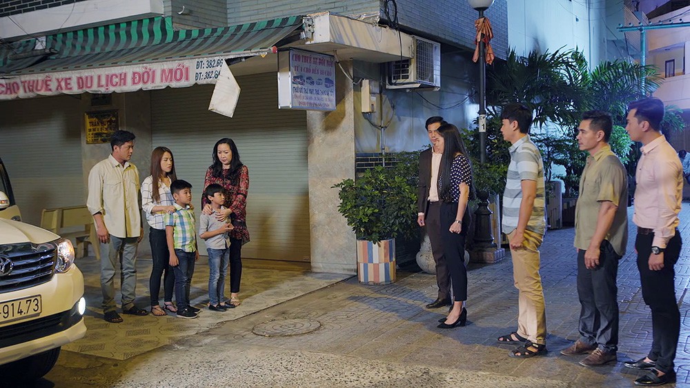 Phim Gạo nếp gạo tẻ tập 68: Biết chuyện Công ăn cắp tiền, Hương mủi lòng cho mẹ con bà Linh ở lại Phim Gạo nếp gạo tẻ tập 68: Biết chuyện Công ăn cắp tiền, Hương mủi lòng cho mẹ con bà Linh ở lại