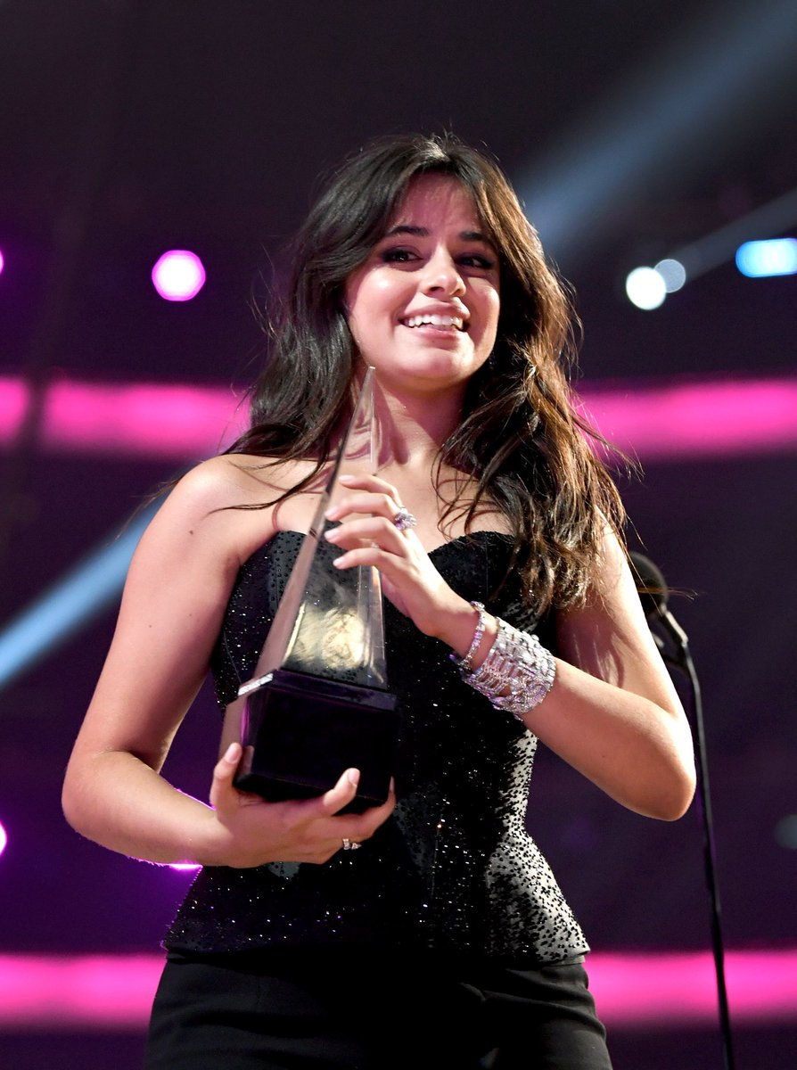 American Music Awards 2018: Taylor Swift và Camila Cabello mỏi tay cầm cúp, BTS được yêu thích nhất trên mạng American Music Awards 2018: Taylor Swift và Camila Cabello mỏi tay cầm cúp, BTS được yêu thích nhất trên mạng