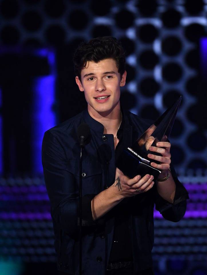 American Music Awards 2018: Taylor Swift và Camila Cabello mỏi tay cầm cúp, BTS được yêu thích nhất trên mạng American Music Awards 2018: Taylor Swift và Camila Cabello mỏi tay cầm cúp, BTS được yêu thích nhất trên mạng