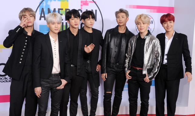 American Music Awards 2018: Taylor Swift và Camila Cabello mỏi tay cầm cúp, BTS được yêu thích nhất trên mạng American Music Awards 2018: Taylor Swift và Camila Cabello mỏi tay cầm cúp, BTS được yêu thích nhất trên mạng