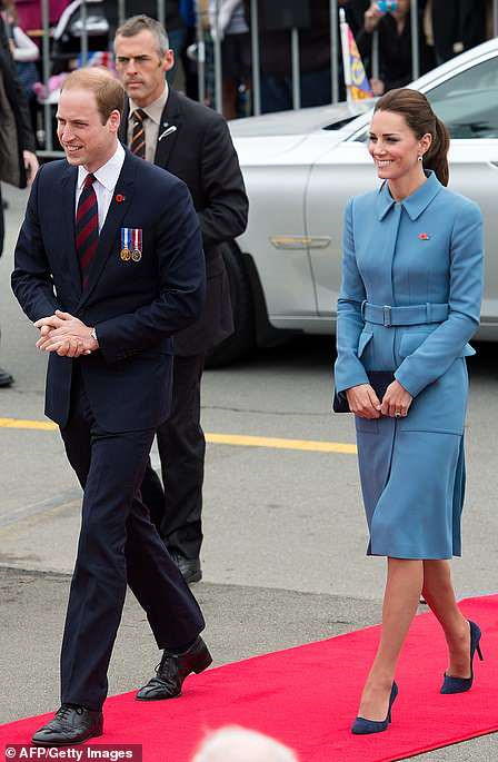 Thói quen mặc lại váy cũ của công nương Kate Middleton Thói quen mặc lại váy cũ của công nương Kate Middleton