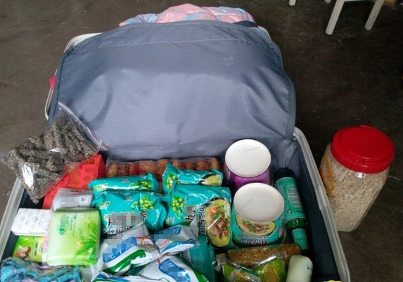 Sinh viên khắp nơi khoe đồ tiếp tế của cha mẹ: Nhà có gì ngon nhất là gửi hết cho con cái