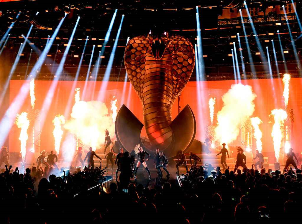 Gây bão chính trị Mỹ, Taylor Swift chứng tỏ quyền lực siêu sao