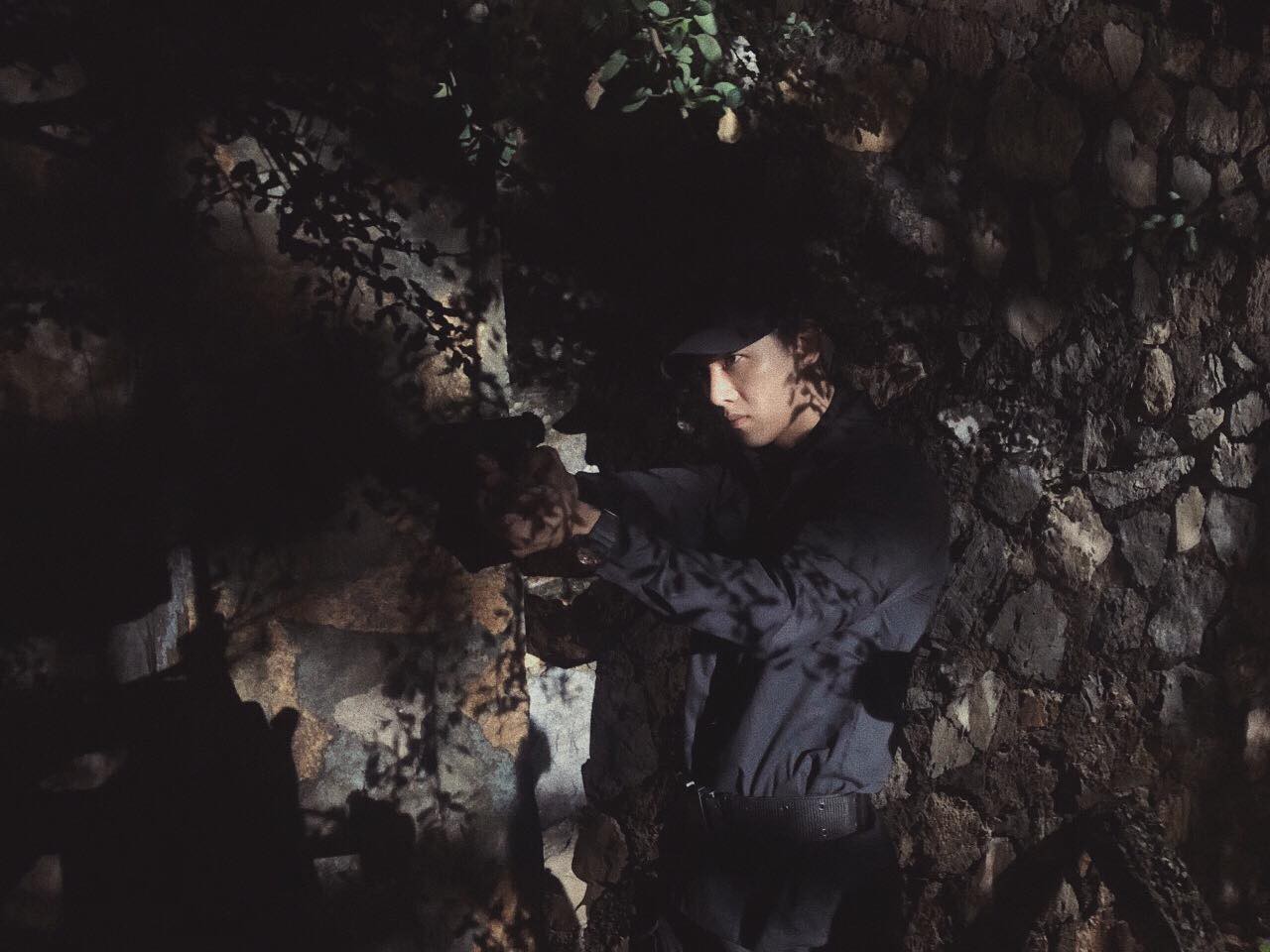 Dân tình cứ mải chê Khả Ngân mà quên rằng style của Song Luân trong Hậu Duệ Mặt Trời cũng ổn ra phết