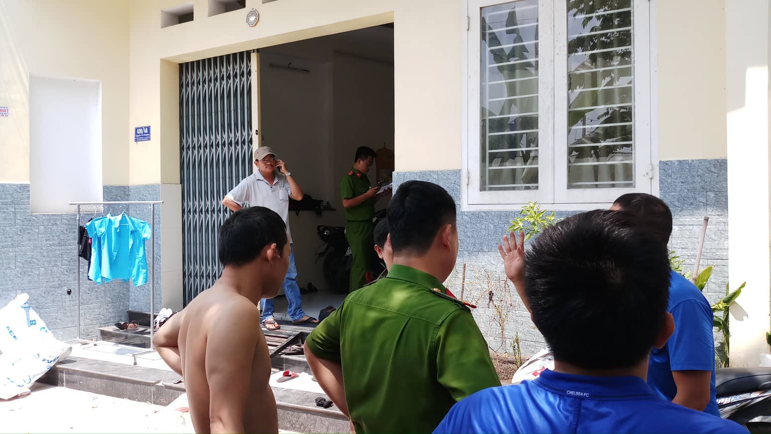 Em gái phát hiện anh tử vong trong tư thế treo cổ, để lại thư tuyệt mệnh