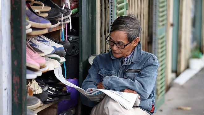 Người Hà Nội co ro trong đợt gió mùa đầu tiên