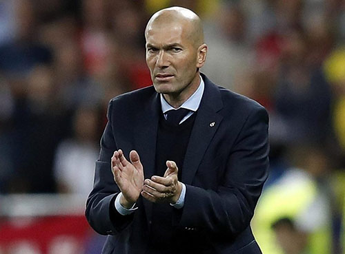 Bayern nhắm Zidane, Wenger cho khả năng thay HLV