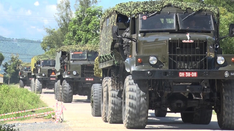 Bộ Tư lệnh Hải quân kiểm tra Cụm lực lượng Hải quân 4 bắn đạn thật