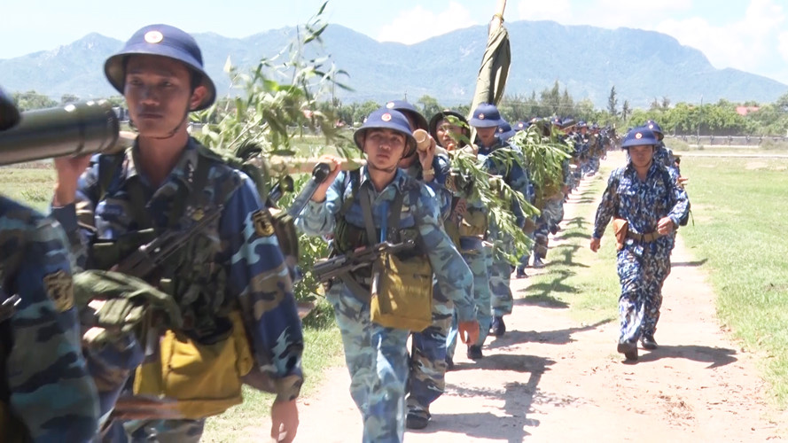 Bộ Tư lệnh Hải quân kiểm tra Cụm lực lượng Hải quân 4 bắn đạn thật