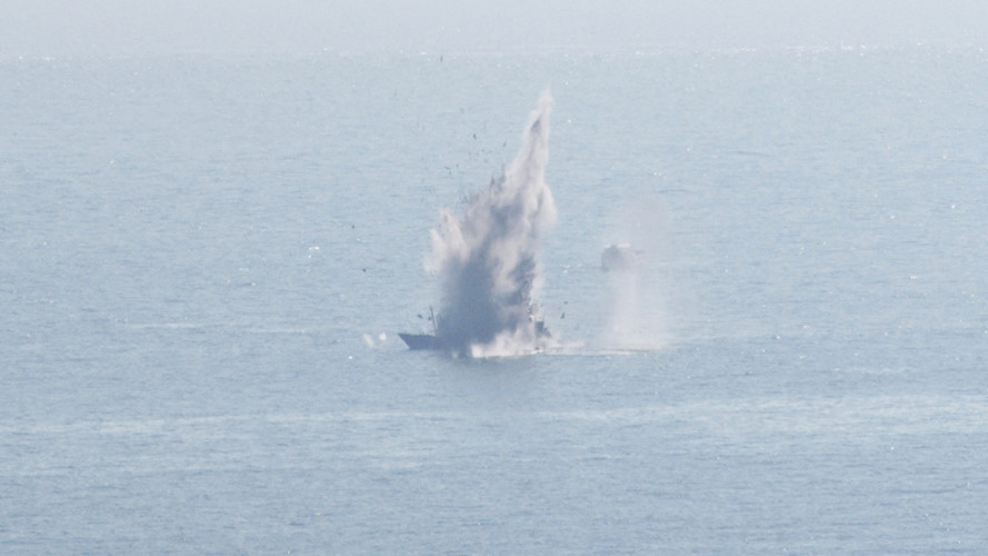 Bộ Tư lệnh Hải quân kiểm tra Cụm lực lượng Hải quân 4 bắn đạn thật