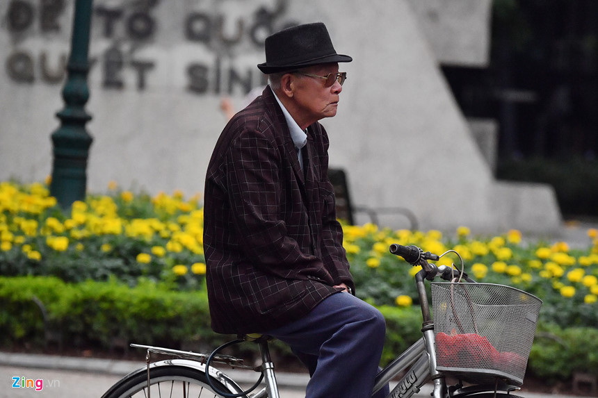 Phố phường Hà Nội lạnh như mùa đông