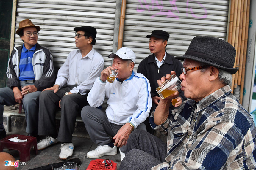 Phố phường Hà Nội lạnh như mùa đông